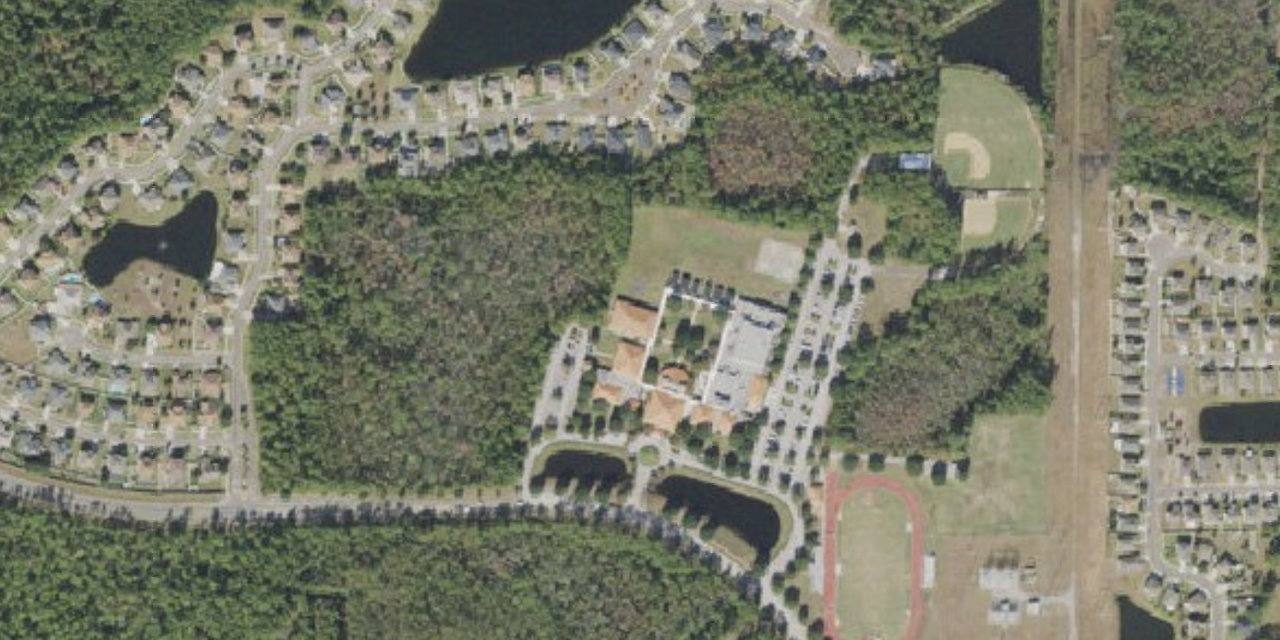 Vista aérea de Bishop John J Snyder High School